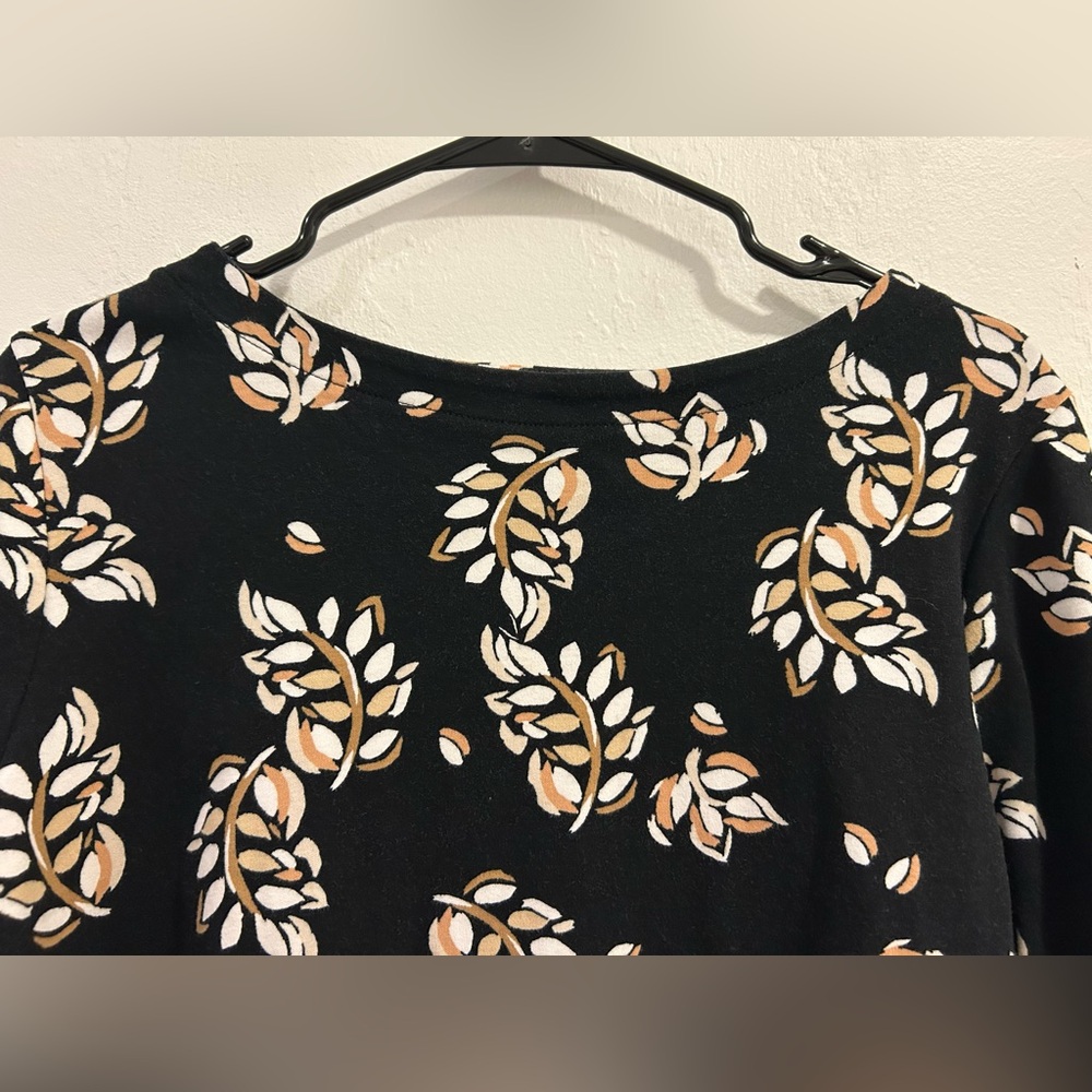 Croft & Barrow Black and White Leaf Pattern 3/4 Long Sleeve Top - Picture 4 of 7
